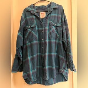 Oversized Blue Flannel w Pockets!!